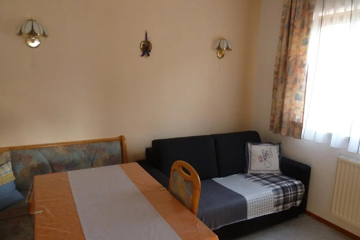 Room 3 of 9