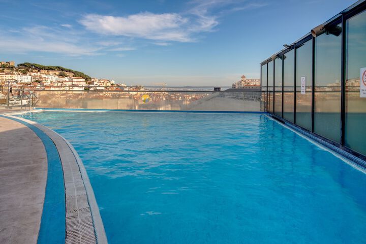 Hotel Pool