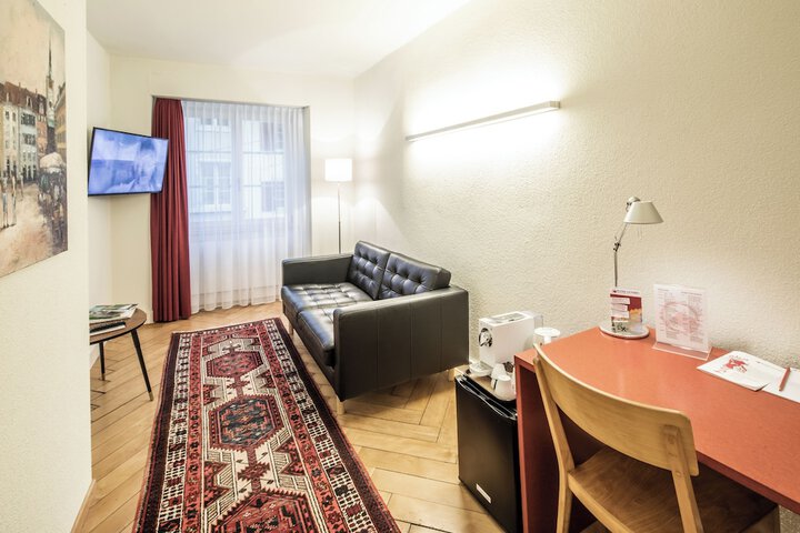 Room 27 of 60