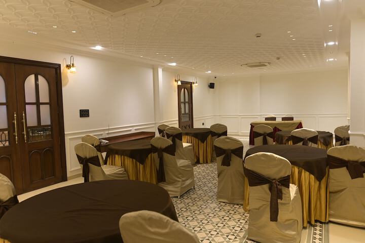 Ballroom/Hall 57 of 72