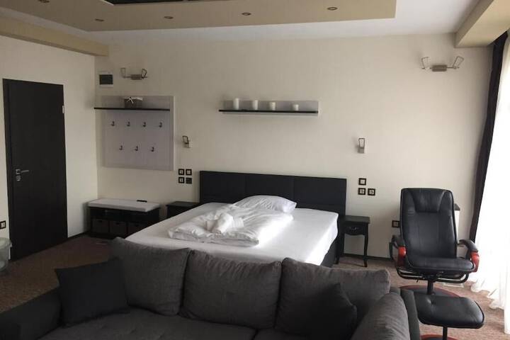 Room 5 of 48