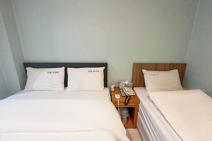 Room 4 of 23