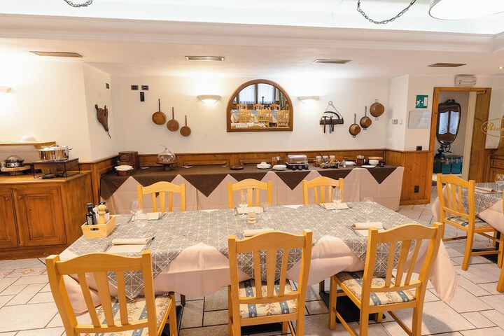Dining 84 of 106