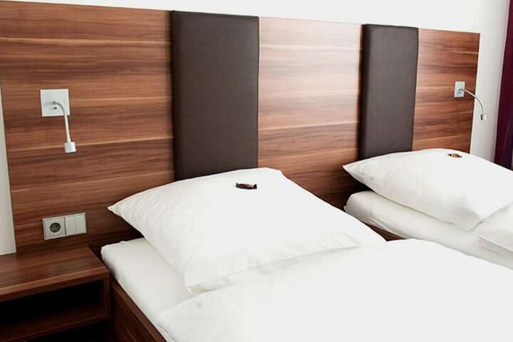 Room 3 of 20