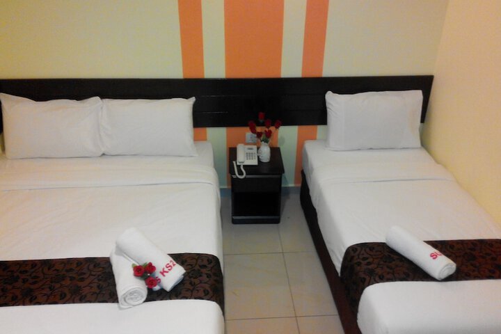 Room 13 of 36