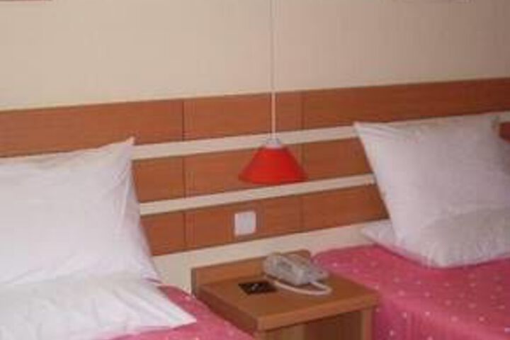 Room 8 of 35