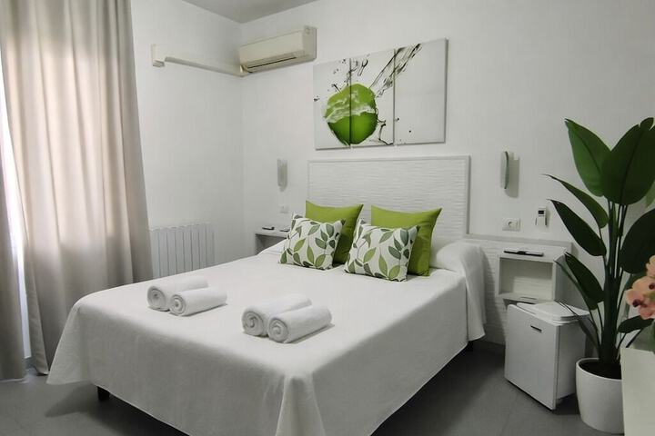 Room 11 of 25