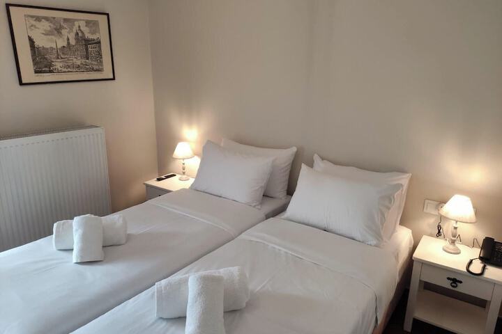 Room 7 of 45