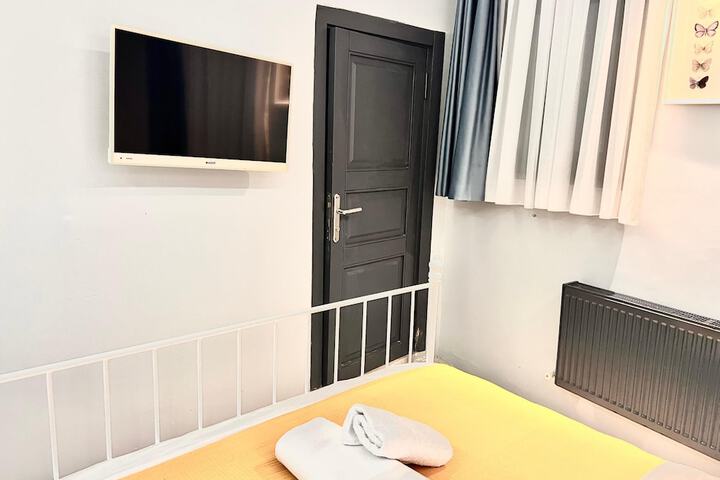 Room 35 of 82