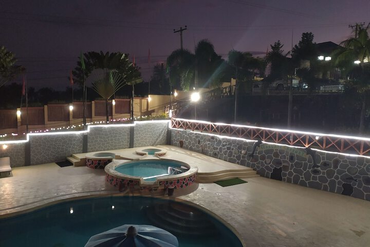 Pool 24 of 37