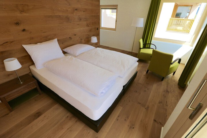 Room 5 of 65
