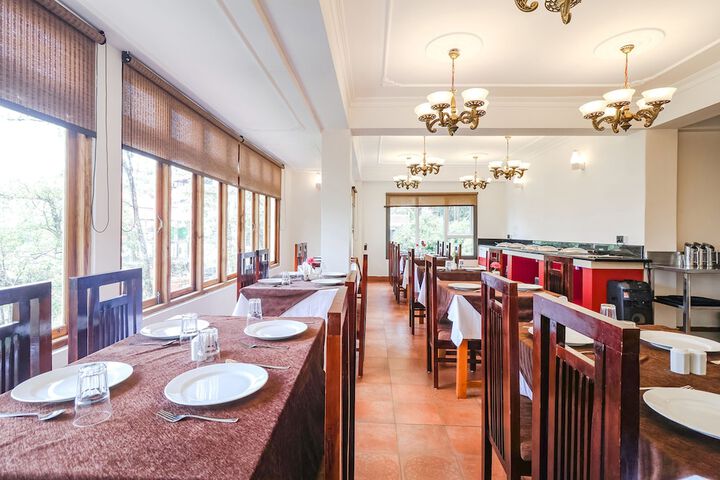 Dining 32 of 38