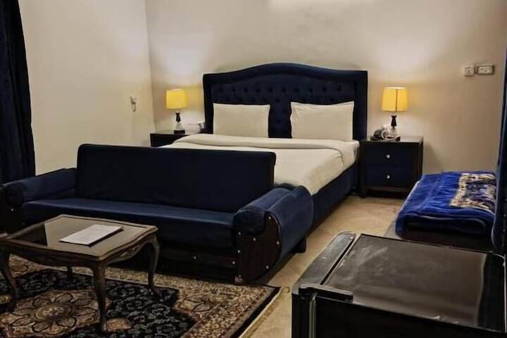 Room 5 of 8