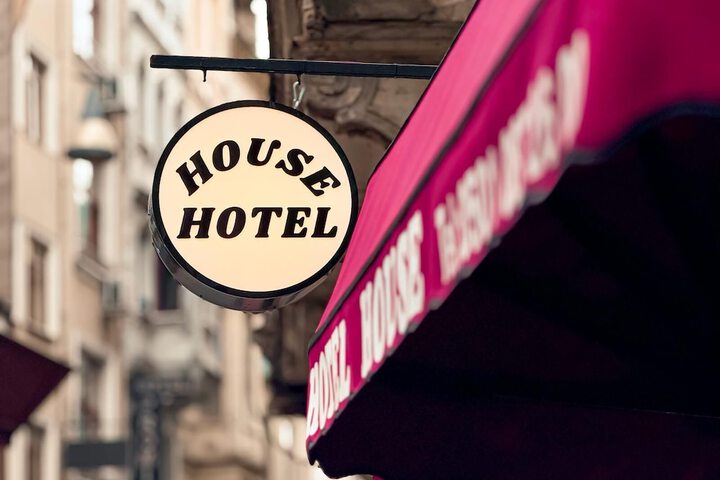 Hotel 84 of 89