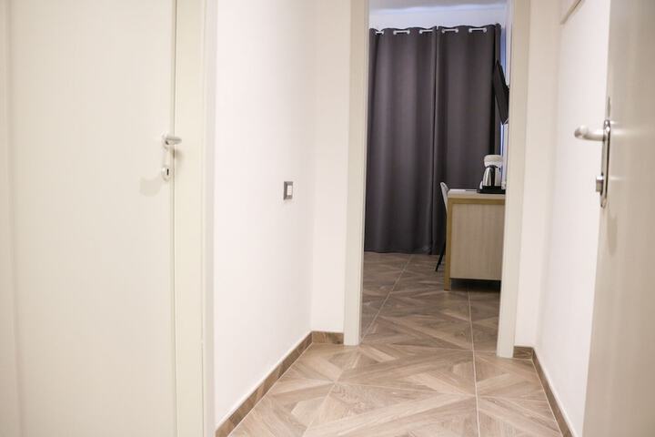 Room 6 of 62