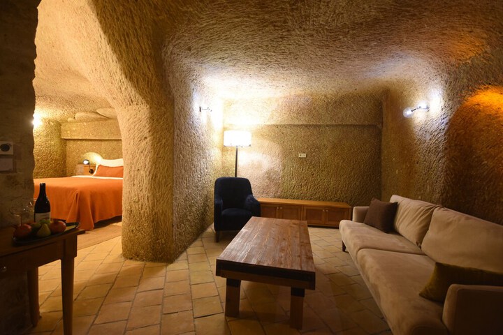 Room 13 of 153