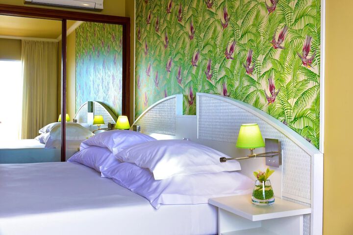 Room 15 of 42
