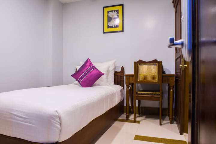 Room 12 of 110