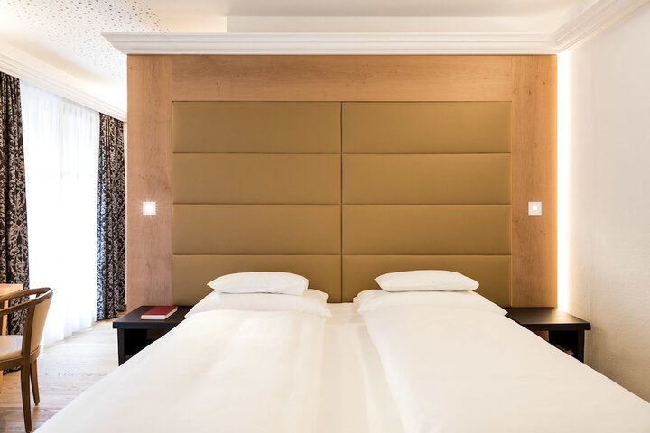 Room 9 of 44