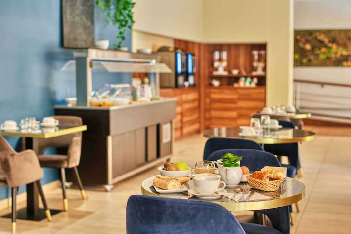 Breakfast/Coffee Service 104 of 176