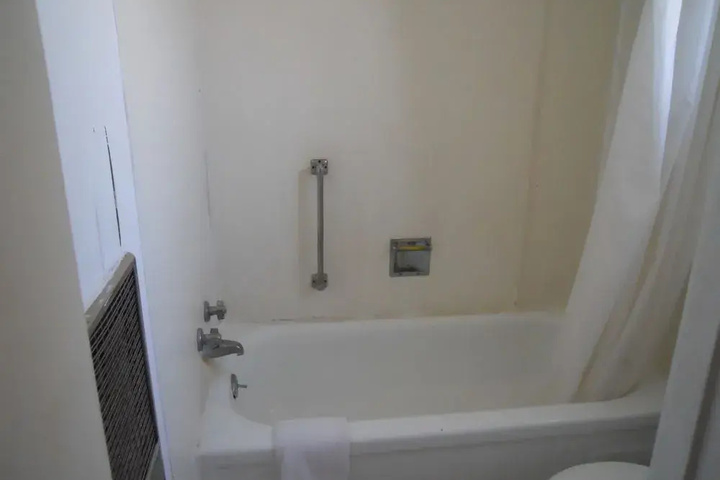 Room 7 of 13
