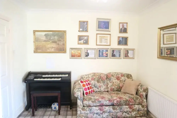 Room 9 of 14