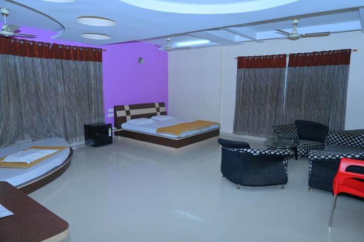 Room 4 of 5