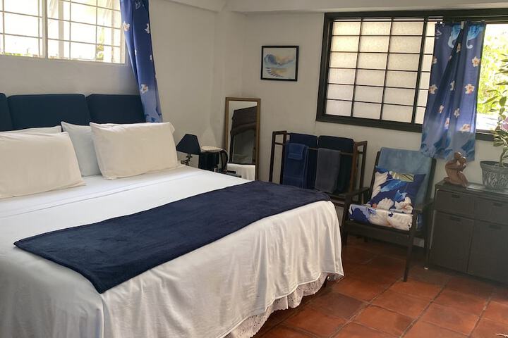 Room 9 of 90