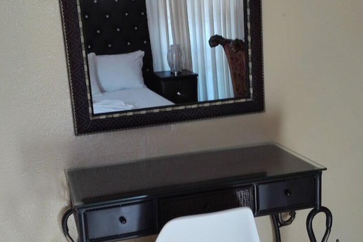 Room 10 of 35