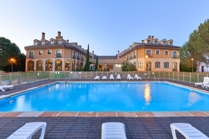 Pool Hotel