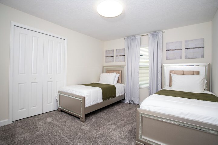 Room 33 of 97