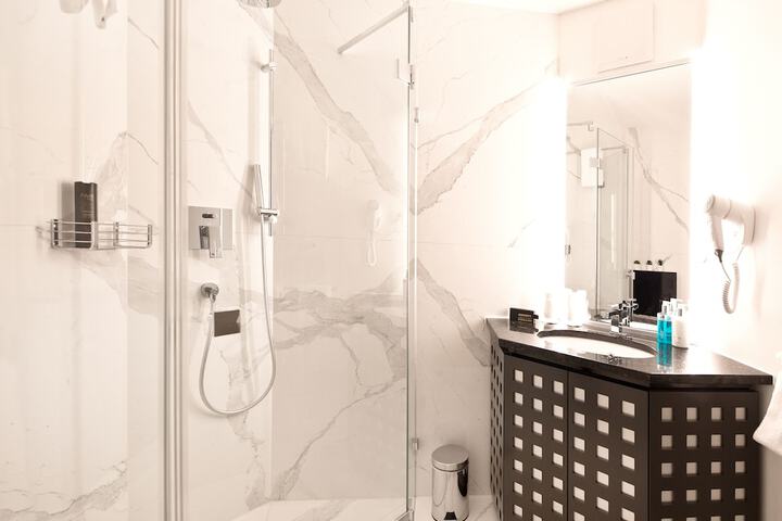 Room 16 of 24