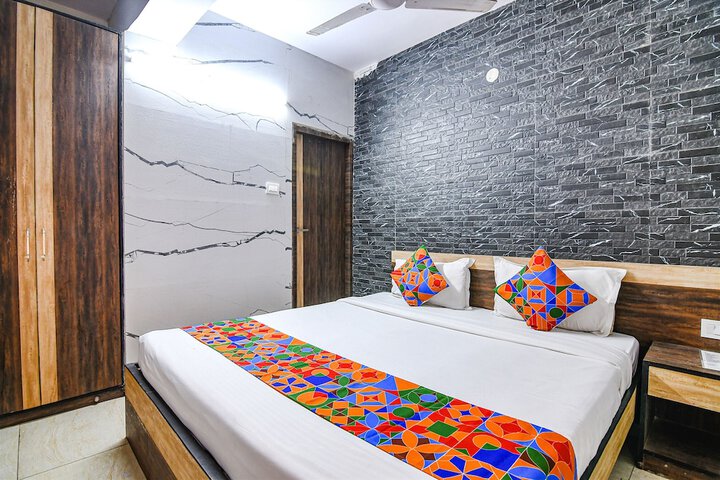 Room 16 of 28