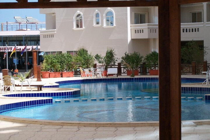 Pool 24 of 29