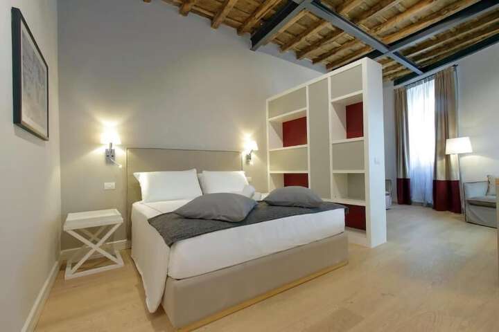 Room 14 of 42