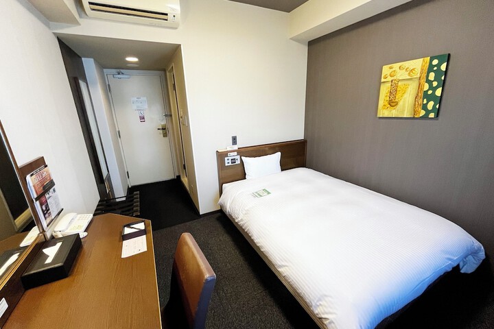Room 7 of 28