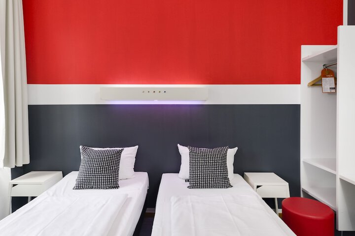 Room 25 of 130