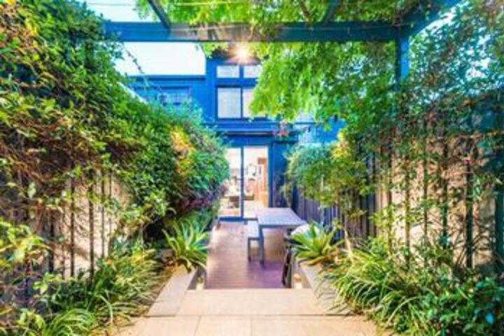 Designer Living in a Large 3br Newtown Terrace
