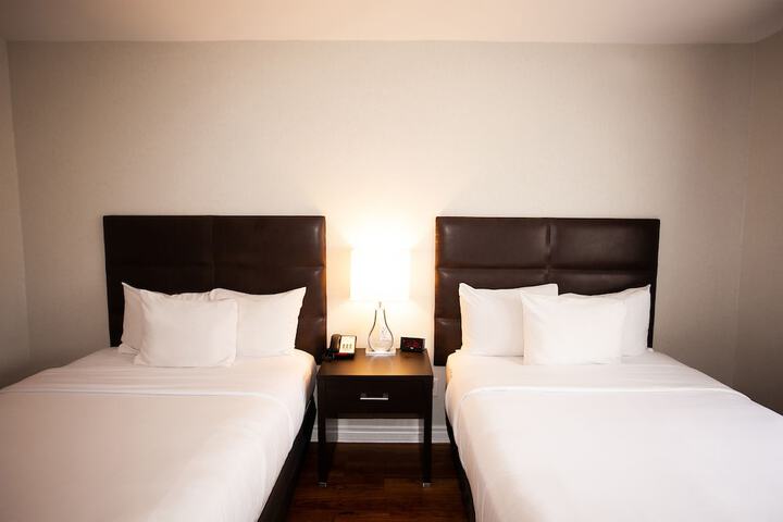 2 Double Beds (9 of 10)