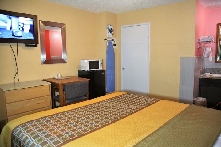Room 7 of 32