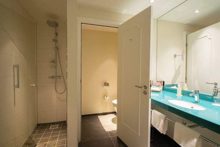 Room 34 of 74