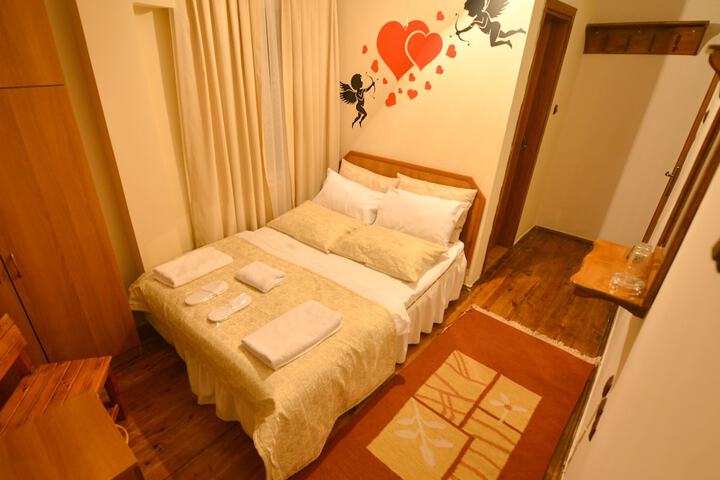 Room 27 of 90