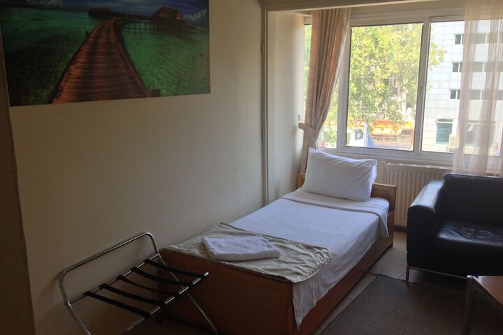Room 13 of 35