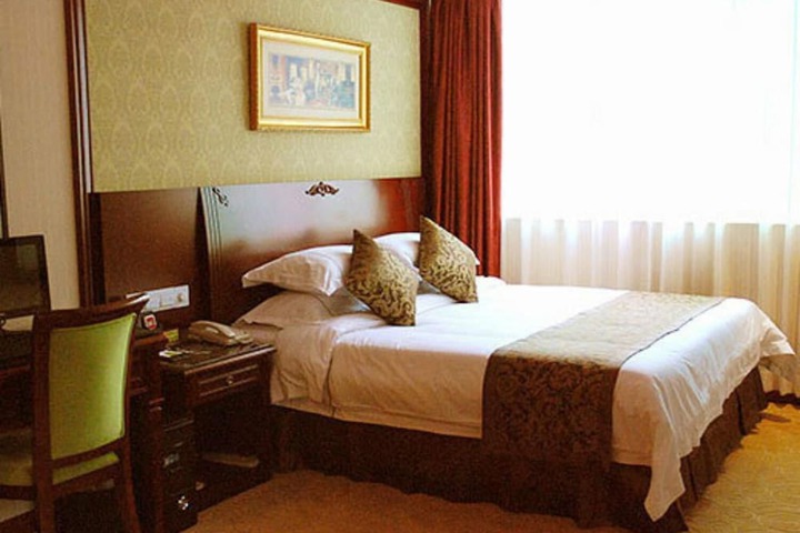 Room 11 of 34