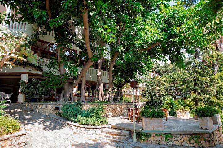 Hotel Exterior 63 of 87