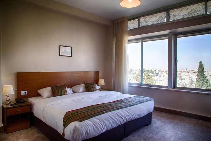 Room 20 of 34