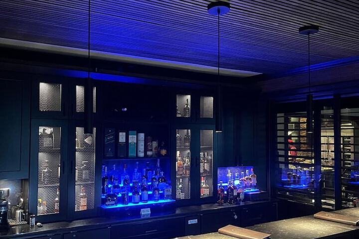 Lounge 83 of 104