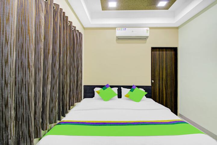 Room 6 of 28