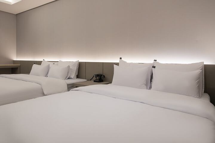 Room 42 of 104