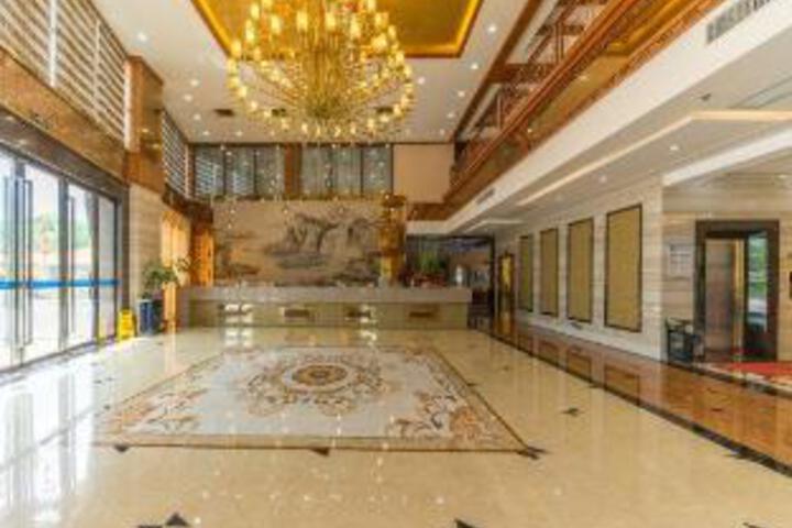 Yapotian Baishuizhai Holiday Hotel